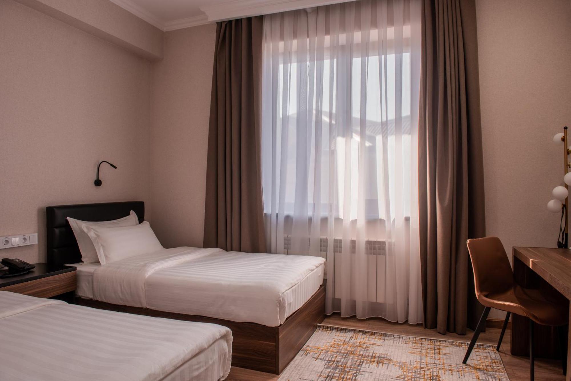 Silk Road Premium Hotel Tasjkent Exteriör bild